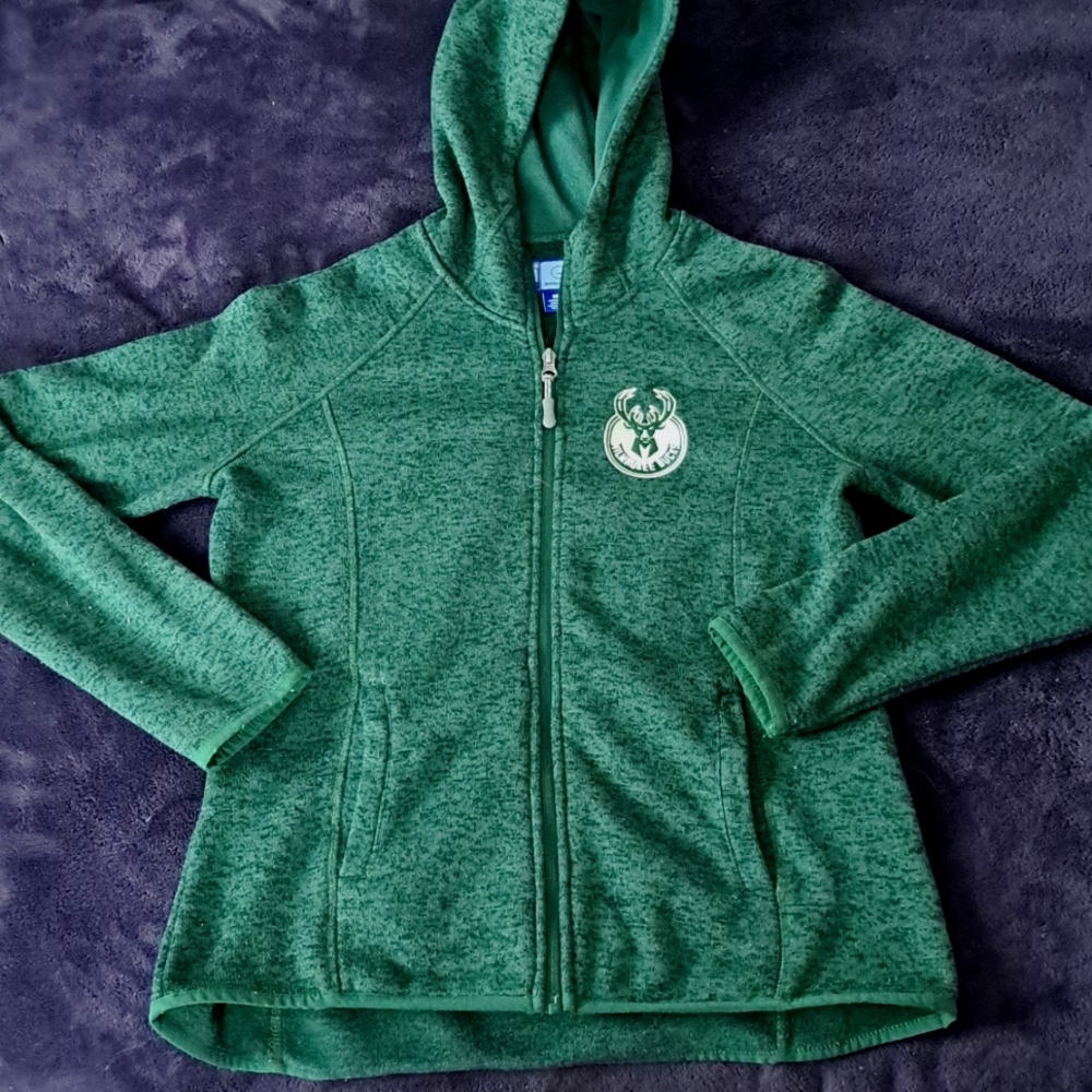 Women's Milwaukee Bucks zip up hoodie